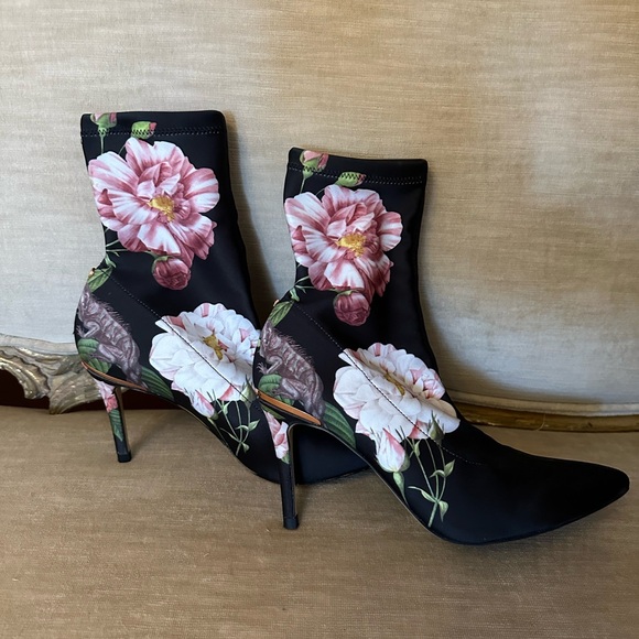 Gorgeous 😍 Ted Baker Elzbet Sock Bootie - Picture 3 of 6